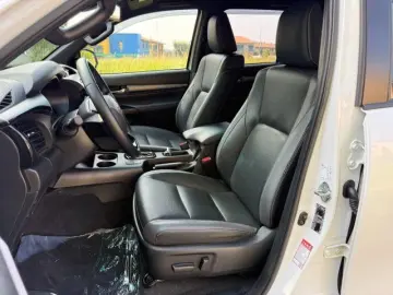 TOYOTA TOYOTA Hilux 2.8 D A T 4WD Double Cab Invincible