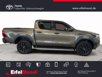 TOYOTA Hilux DOUBLE CAB 4x4 INVINCIBLE Heckschaden
