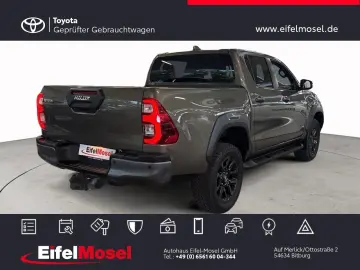 TOYOTA Hilux DOUBLE CAB 4x4 INVINCIBLE Heckschaden