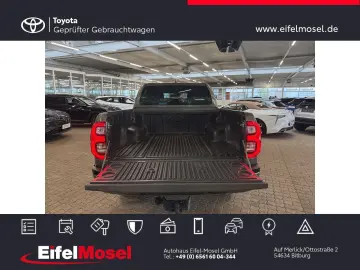 TOYOTA Hilux DOUBLE CAB 4x4 INVINCIBLE Heckschaden