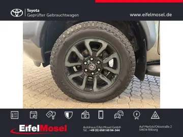 TOYOTA Hilux DOUBLE CAB 4x4 INVINCIBLE Heckschaden