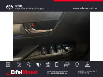 TOYOTA Hilux DOUBLE CAB 4x4 INVINCIBLE Heckschaden