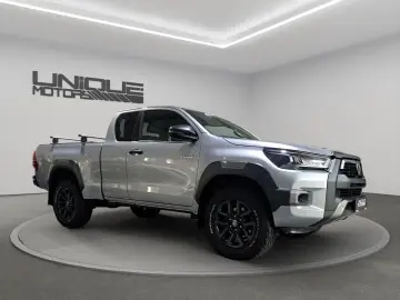 TOYOTA Hilux Extra Cab Invincible 4x4 Leder AHK Navi