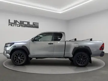 TOYOTA Hilux Extra Cab Invincible 4x4 Leder AHK Navi