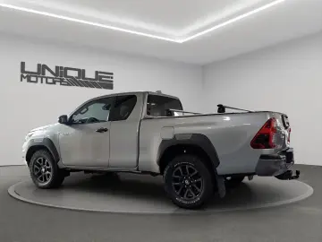 TOYOTA Hilux Extra Cab Invincible 4x4 Leder AHK Navi