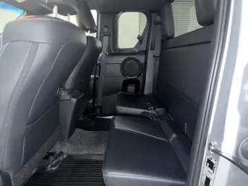 TOYOTA Hilux Extra Cab Invincible 4x4 Leder AHK Navi