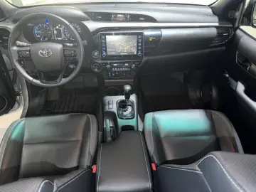 TOYOTA Hilux Extra Cab Invincible 4x4 Leder AHK Navi