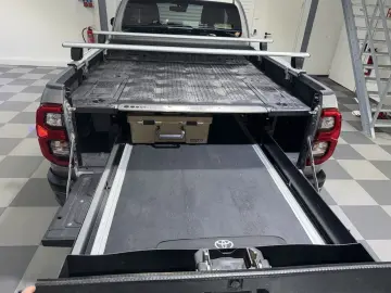TOYOTA Hilux Extra Cab Invincible 4x4 Leder AHK Navi
