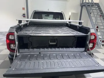 TOYOTA Hilux Extra Cab Invincible 4x4 Leder AHK Navi