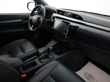 TOYOTA Hilux 2.8 D-4D Invincible 4x4  CarPlay Rollo AHK