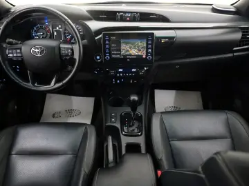 TOYOTA Hilux 2.8 D-4D Invincible 4x4  CarPlay Rollo AHK