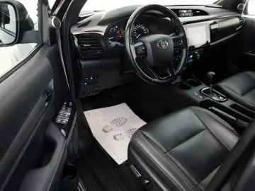 TOYOTA Hilux 2.8 D-4D Invincible 4x4  CarPlay Rollo AHK