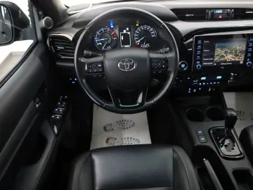 TOYOTA Hilux 2.8 D-4D Invincible 4x4  CarPlay Rollo AHK