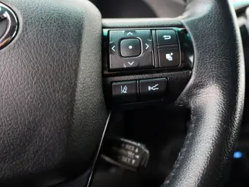TOYOTA Hilux 2.8 D-4D Invincible 4x4  CarPlay Rollo AHK