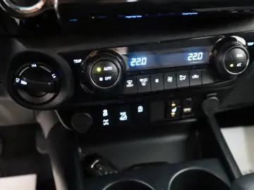 TOYOTA Hilux 2.8 D-4D Invincible 4x4  CarPlay Rollo AHK