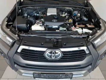 TOYOTA Hilux 2.8 D-4D Invincible 4x4  CarPlay Rollo AHK
