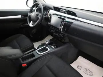 TOYOTA Hilux 2.8 D-4D Executive  CarPlay  Kamera  Rollo