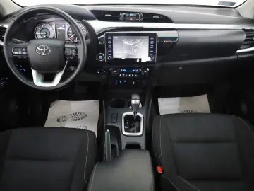 TOYOTA Hilux 2.8 D-4D Executive  CarPlay  Kamera  Rollo