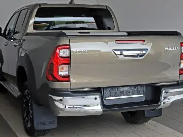 TOYOTA Hilux 2.8 D-4D Executive  CarPlay  Kamera  Rollo