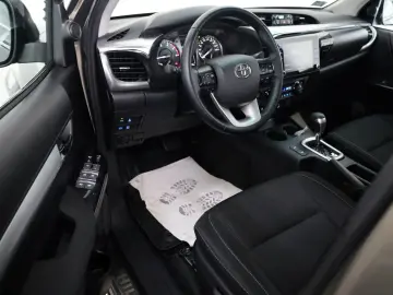 TOYOTA Hilux 2.8 D-4D Executive  CarPlay  Kamera  Rollo