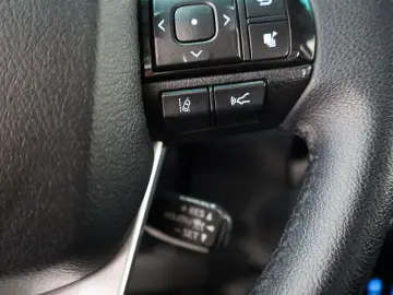 TOYOTA Hilux 2.8 D-4D Executive  CarPlay  Kamera  Rollo