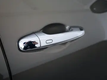 TOYOTA Hilux 2.8 D-4D Executive  CarPlay  Kamera  Rollo