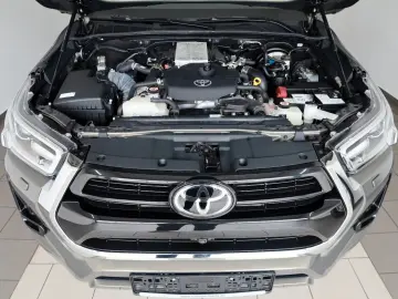 TOYOTA Hilux 2.8 D-4D Executive  CarPlay  Kamera  Rollo