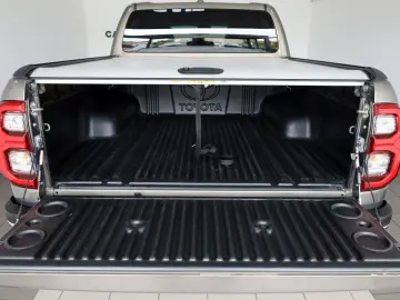 TOYOTA Hilux 2.8 D-4D Executive  CarPlay  Kamera  Rollo