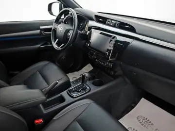TOYOTA Hilux 2.8 D-4D Invincible  CarPlay  HardTop  AHK