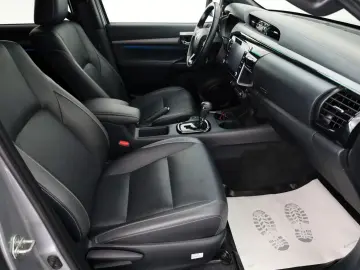 TOYOTA Hilux 2.8 D-4D Invincible  CarPlay  HardTop  AHK