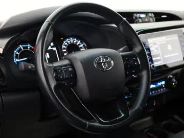 TOYOTA Hilux 2.8 D-4D Invincible  CarPlay  HardTop  AHK