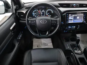 TOYOTA Hilux 2.8 D-4D Invincible  CarPlay  HardTop  AHK