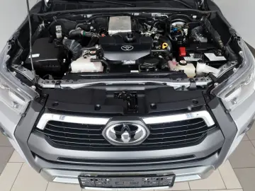 TOYOTA Hilux 2.8 D-4D Invincible  CarPlay  HardTop  AHK