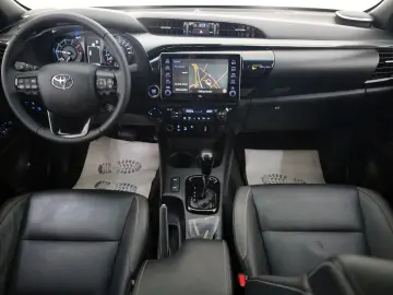 TOYOTA Hilux 2.8 D-4D Invincible 4x4 ACC SR Allterrain