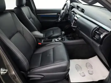 TOYOTA Hilux 2.8 D-4D Invincible 4x4 ACC SR Allterrain