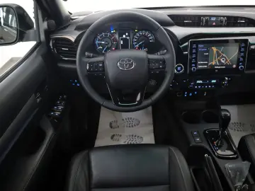TOYOTA Hilux 2.8 D-4D Invincible 4x4 ACC SR Allterrain