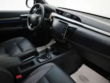 TOYOTA Hilux 2.8 D-4D Invincible Rollbügel  Rollo   AHK