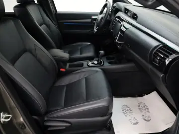 TOYOTA Hilux 2.8 D-4D Invincible Rollbügel  Rollo   AHK