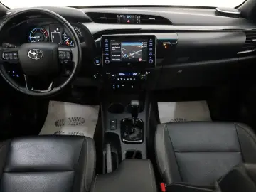 TOYOTA Hilux 2.8 D-4D Invincible Rollbügel  Rollo   AHK