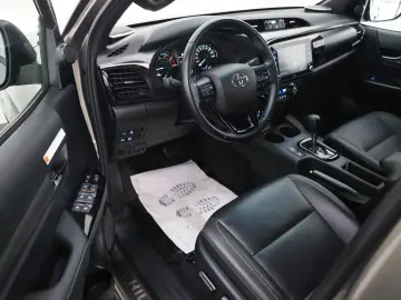 TOYOTA Hilux 2.8 D-4D Invincible Rollbügel  Rollo   AHK