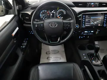 TOYOTA Hilux 2.8 D-4D Invincible Rollbügel  Rollo   AHK