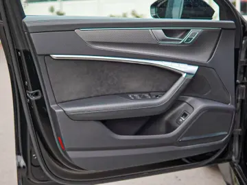 AUDI RS6 Avant
