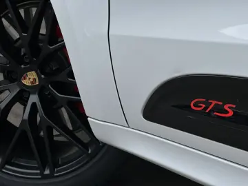 PORSCHE Macan GTS Burmester PASM Sportsitze PANO