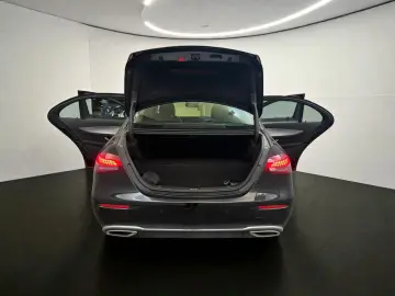 MERCEDES-BENZ E 300 e Limo AVANTGARDE