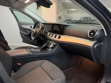 MERCEDES-BENZ E 300 e Limo AVANTGARDE
