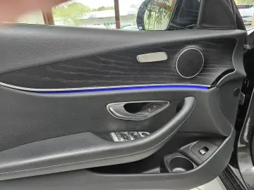MERCEDES-BENZ E 300 de Avantgarde