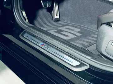 BMW CS BLACK ON BLACK GARANTIE 10 2027