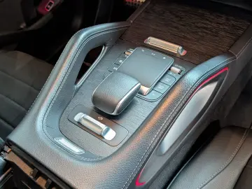 MERCEDES-BENZ GLE 300 d 4Matic Coupe AMG-MB100-AHK-PANO-DSTR