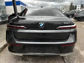 BMW 740d xDrive Autobahnassist Stand Heating.  Iconic