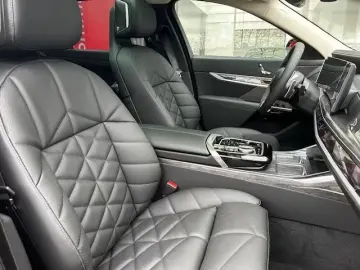 BMW 740d xDrive Autobahnassist Stand Heating.  Iconic